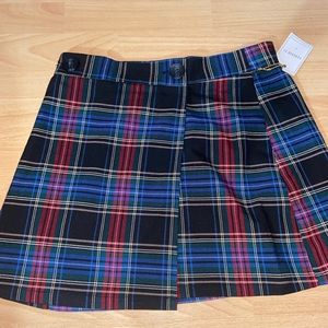 cute plaid skirt !